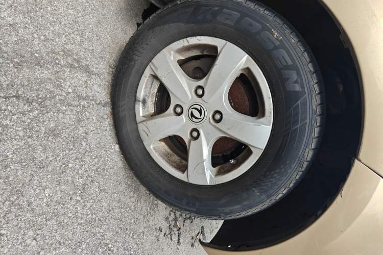 Used Dongfeng Fengon 330 2014 1.5L Manual Comfort Version DK15-02 Right Front Wheel Hub