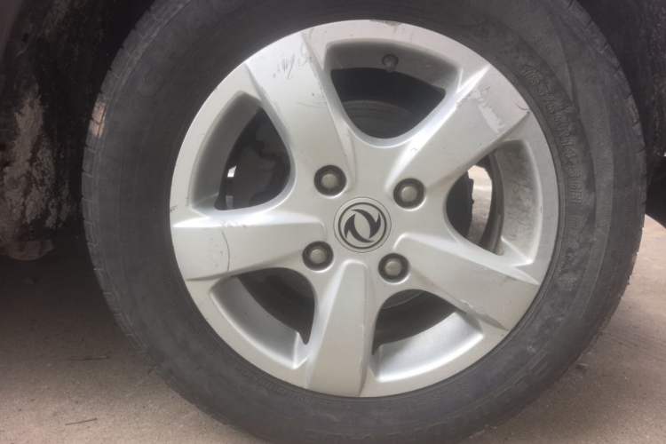 Used Dongfeng Fengon 330 2014 1.5L Manual Standard Edition DK15-02 Right Front Wheel Hub