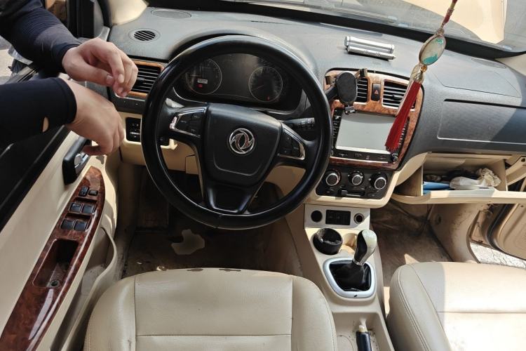 Used Dongfeng Fengon 330 2014 1.5L Manual Comfort Version DK15-02 Steering Wheel