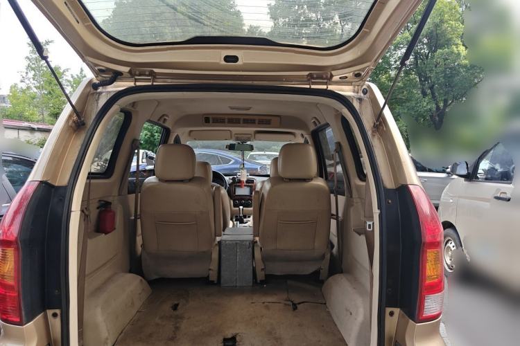 Used Dongfeng Fengon 330 2014 1.5L Manual Comfort Version DK15-02 Trunk