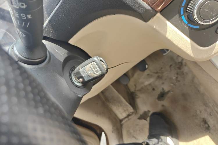 Used Dongfeng Fengon 330 2014 1.5L Manual Comfort Version DK15-02 Vehicle Key