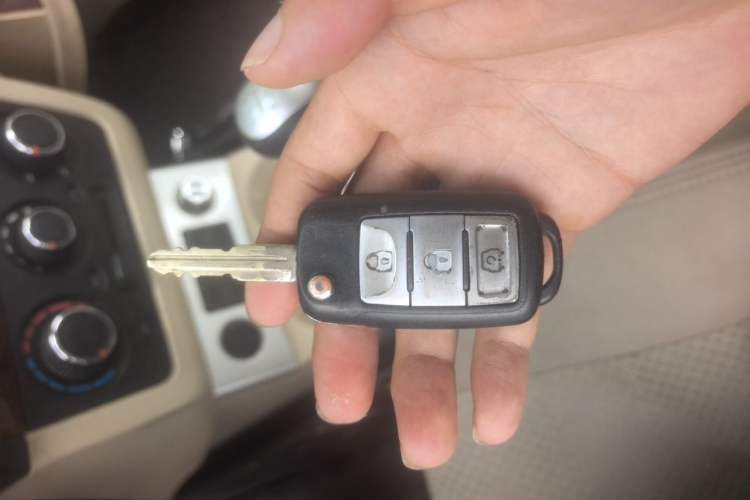 Used Dongfeng Fengon 330 2014 1.5L Manual Standard Edition DK15-02 Vehicle Key