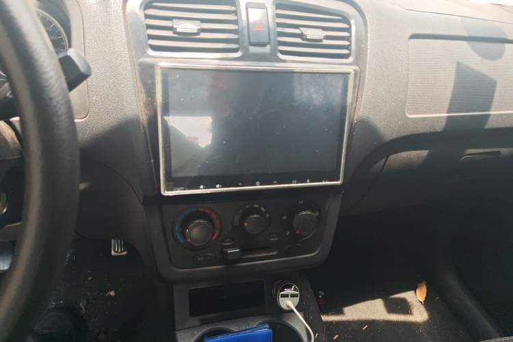 Used Dongfeng Fengon 330 2016 1.2L Manual Base Version DK12-07 Audio And AC Panel
