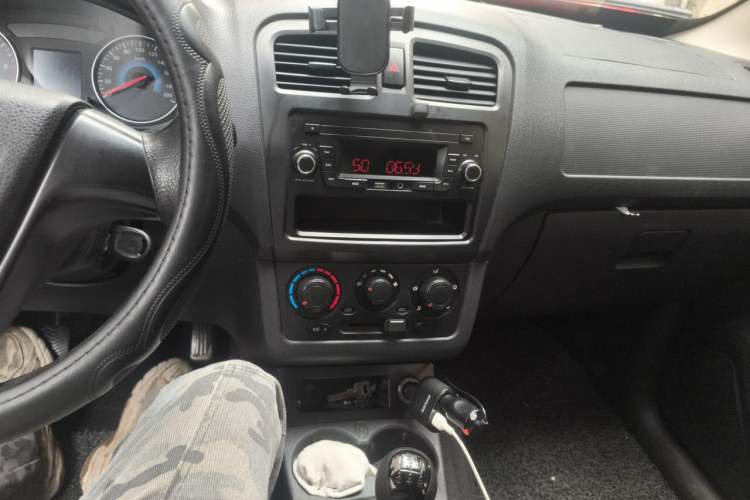 Used Dongfeng Fengon 330 2016 1.2L Manual Base Version DK12-07 Audio And AC Panel