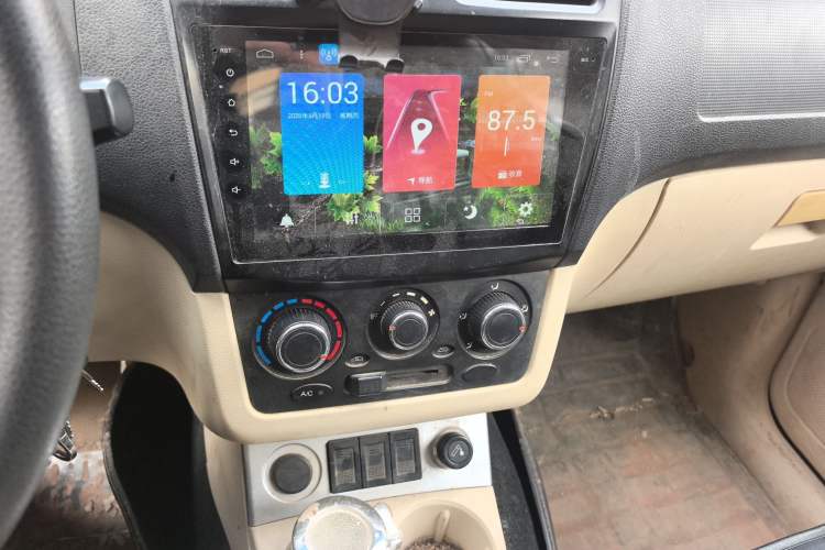 Used Dongfeng Fengon 330 2016 1.5L Manual Enjoyment Model DK15 Audio And AC Panel