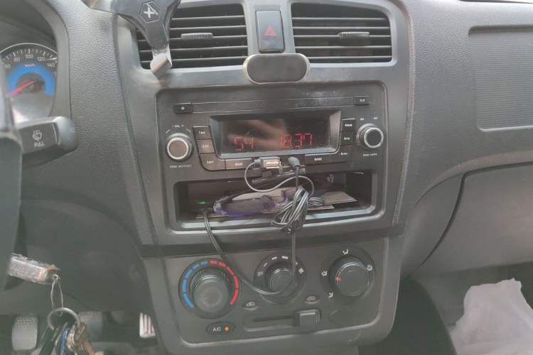 Used Dongfeng Fengon 330 2016 1.5L Manual Enjoyment Model DK15 Audio And AC Panel