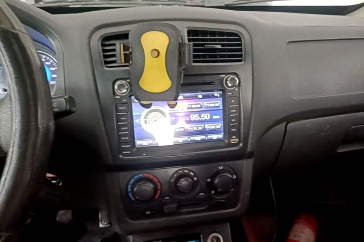 Used Dongfeng Fengon 330 2016 1.2L Manual Base Version DK12-07 Audio And AC Panel