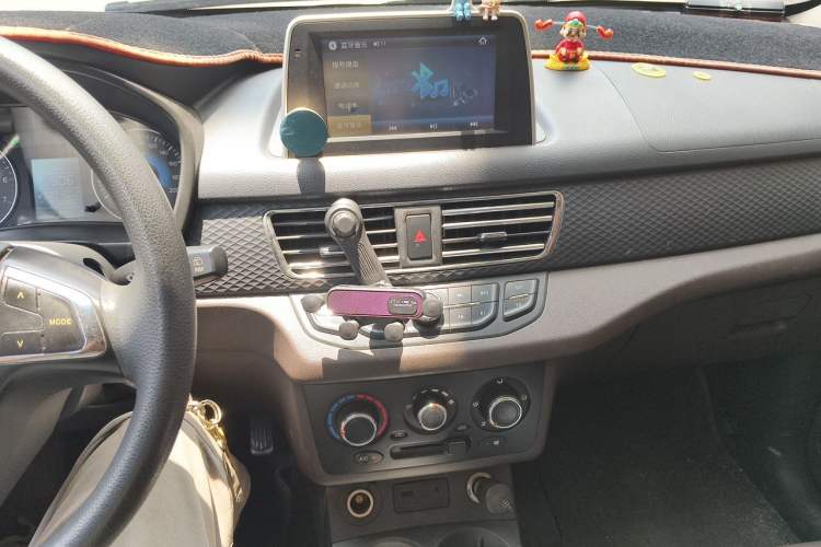 Used Dongfeng Fengon 330 2016 1.5L Manual Enjoyment Model DK15 Audio And AC Panel