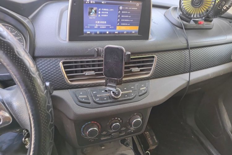 Used Dongfeng Fengon 330 2016 1.5L Manual Enjoyment Model DK15 Audio And AC Panel