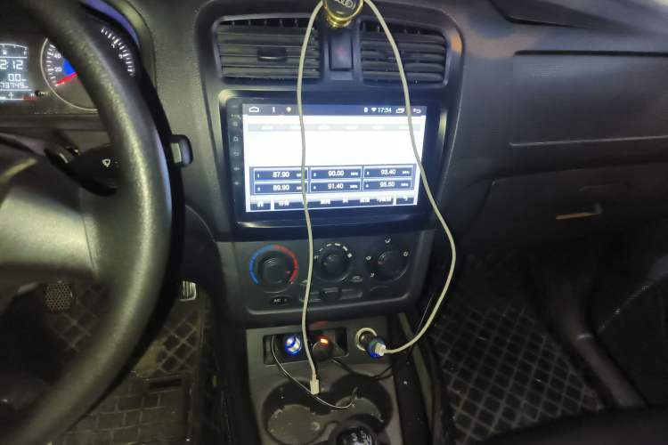 Used Dongfeng Fengon 330 2016 1.5L Manual Enjoyment Model DK15 Audio And AC Panel
