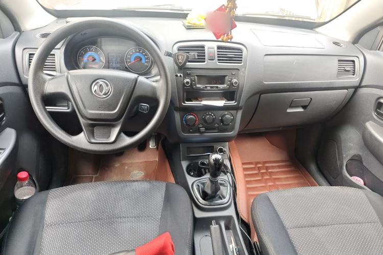 Used Dongfeng Fengon 330 2016 1.2L Manual Base Version DK12-07 Center Console