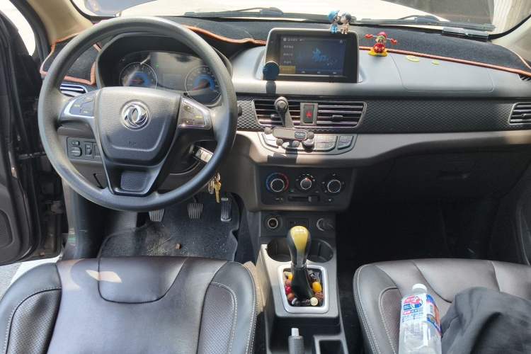 Used Dongfeng Fengon 330 2016 1.5L Manual Enjoyment Model DK15 Center Console