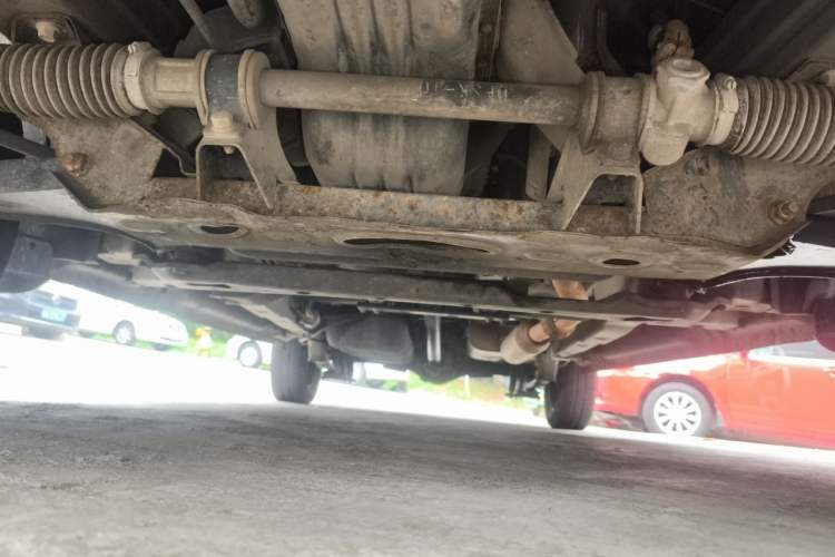 Used Dongfeng Fengon 330 2016 1.2L Manual Base Version DK12-07 Chassis Front