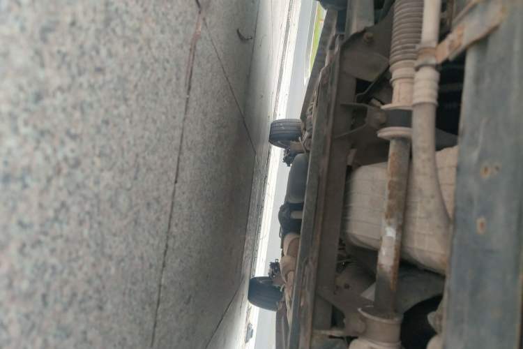 Used Dongfeng Fengon 330 2016 1.5L Manual Enjoyment Model DK15 Chassis Front
