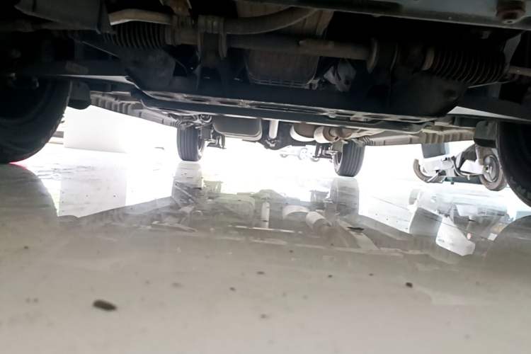 Used Dongfeng Fengon 330 2016 1.2L Manual Base Version DK12-07 Chassis Front