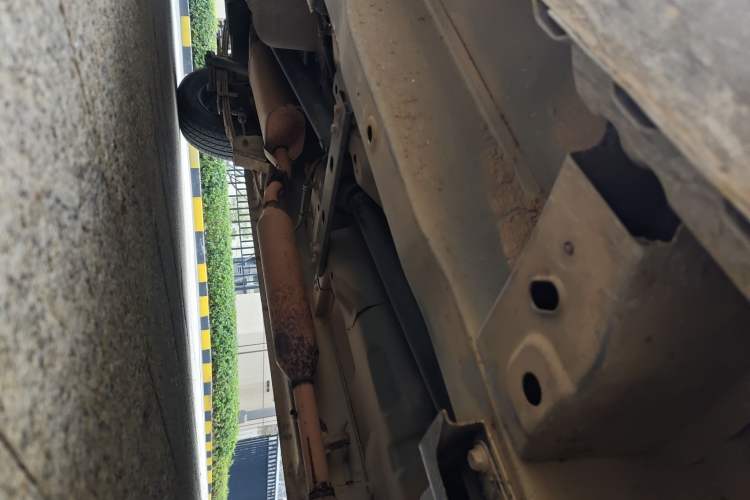 Used Dongfeng Fengon 330 2016 1.2L Manual Base Version DK12-07 Chassis Front Right