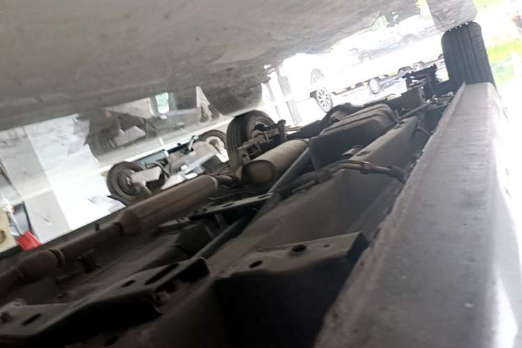 Used Dongfeng Fengon 330 2016 1.2L Manual Base Version DK12-07 Chassis Front Right