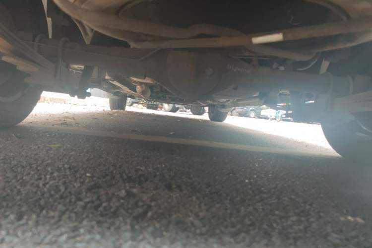 Used Dongfeng Fengon 330 2016 1.2L Manual Base Version DK12-07 Chassis Rear