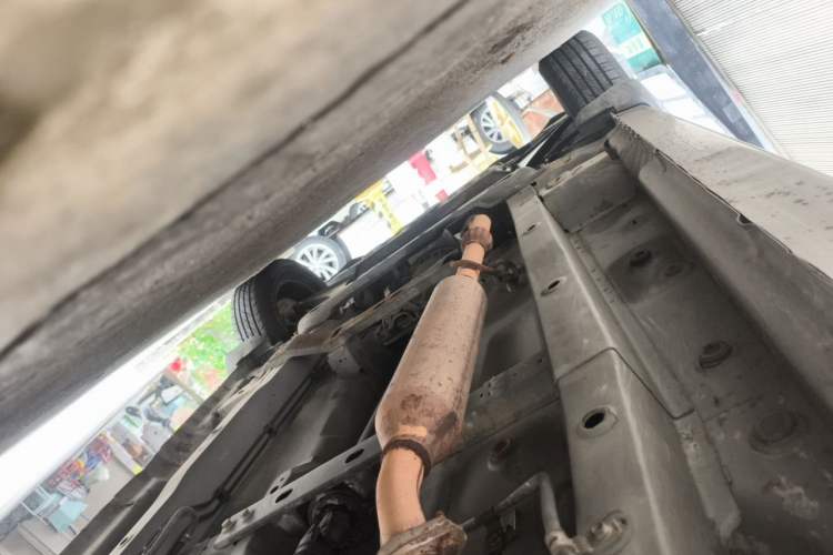 Used Dongfeng Fengon 330 2016 1.2L Manual Base Version DK12-07 Chassis Rear Left