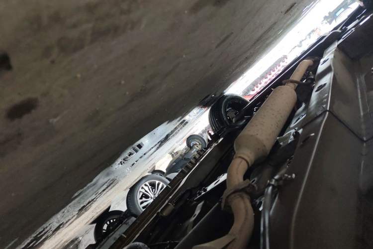 Used Dongfeng Fengon 330 2016 1.2L Manual Base Version DK12-07 Chassis Rear Left