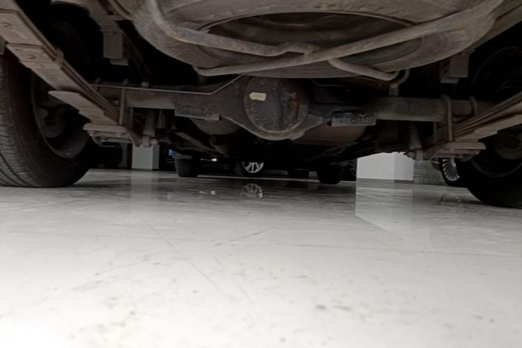 Used Dongfeng Fengon 330 2016 1.2L Manual Base Version DK12-07 Chassis Rear