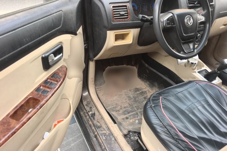 Used Dongfeng Fengon 330 2016 1.5L Manual Enjoyment Model DK15 Driver Seat