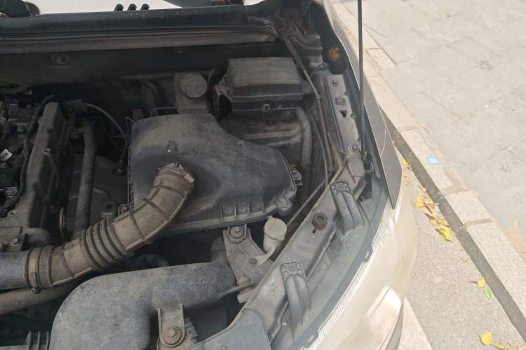 Used Dongfeng Fengon 330 2016 1.2L Manual Base Version DK12-07 Engine Bay Left