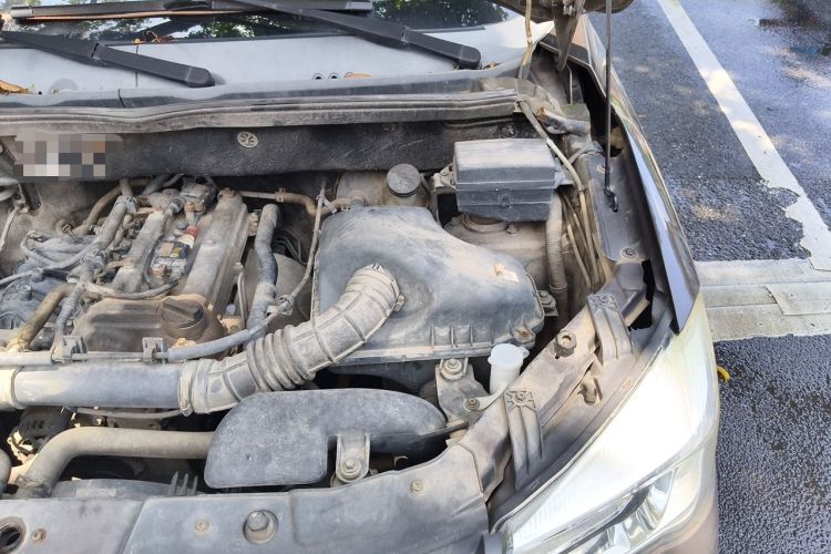 Used Dongfeng Fengon 330 2016 1.5L Manual Enjoyment Model DK15 Engine Bay Left