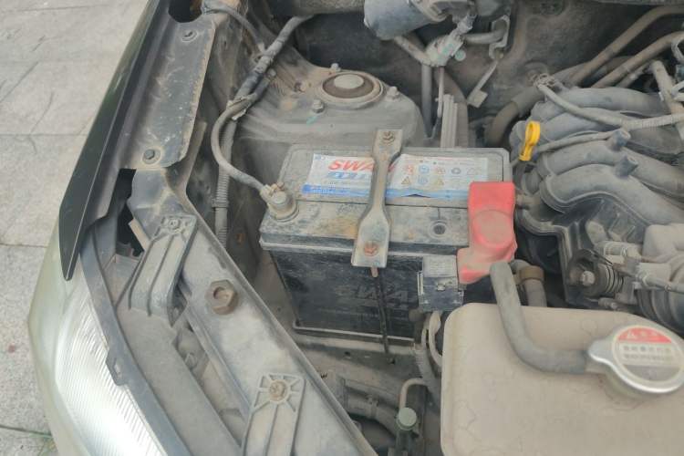 Used Dongfeng Fengon 330 2016 1.5L Manual Enjoyment Model DK15 Engine Bay Right