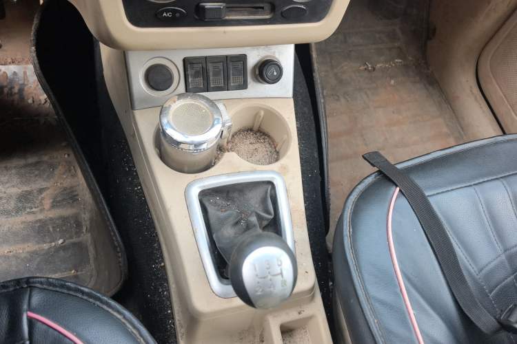 Used Dongfeng Fengon 330 2016 1.5L Manual Enjoyment Model DK15 Gear Lever