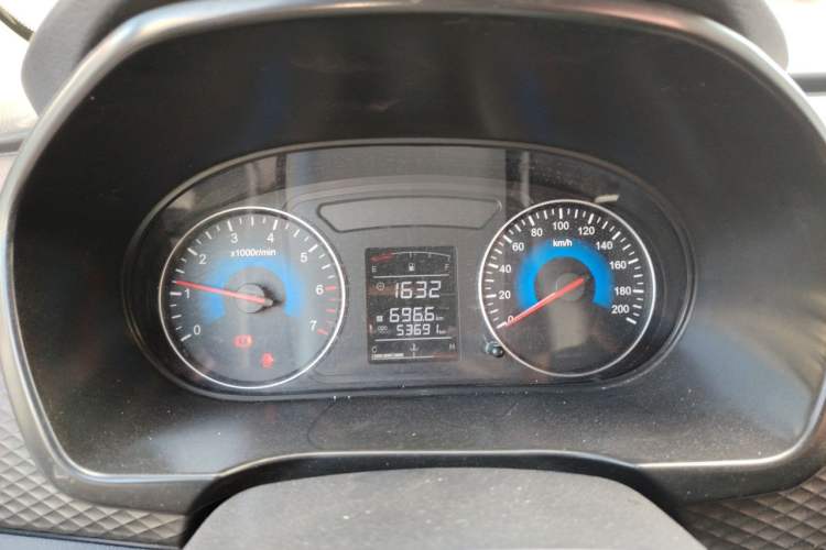 Used Dongfeng Fengon 330 2016 1.5L Manual Enjoyment Model DK15 Instrument Cluster