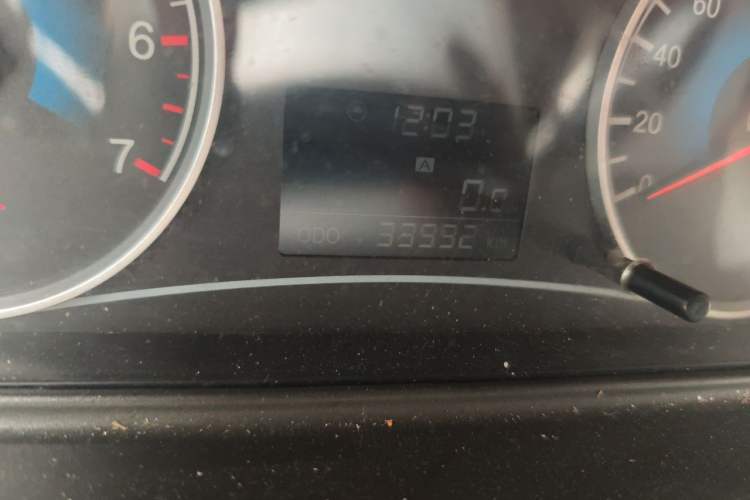 Used Dongfeng Fengon 330 2016 1.2L Manual Base Version DK12-07 Odometer Close Up