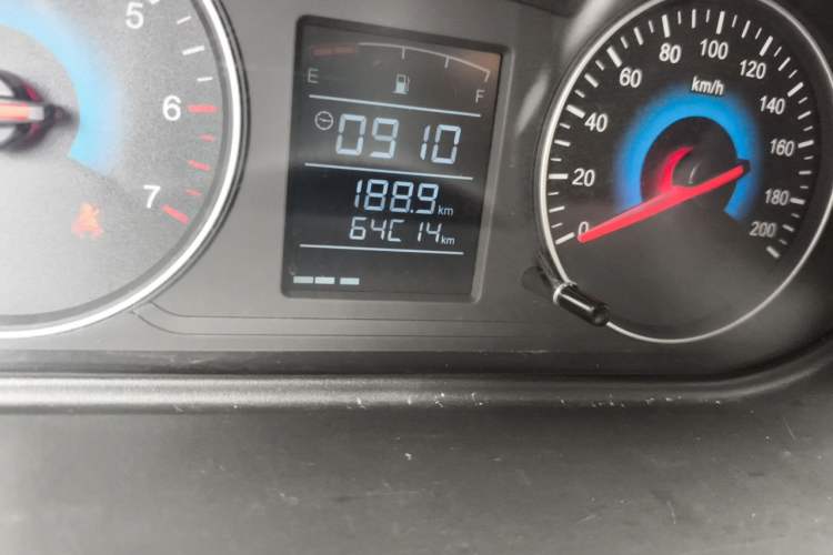 Used Dongfeng Fengon 330 2016 1.2L Manual Base Version DK12-07 Odometer Close Up