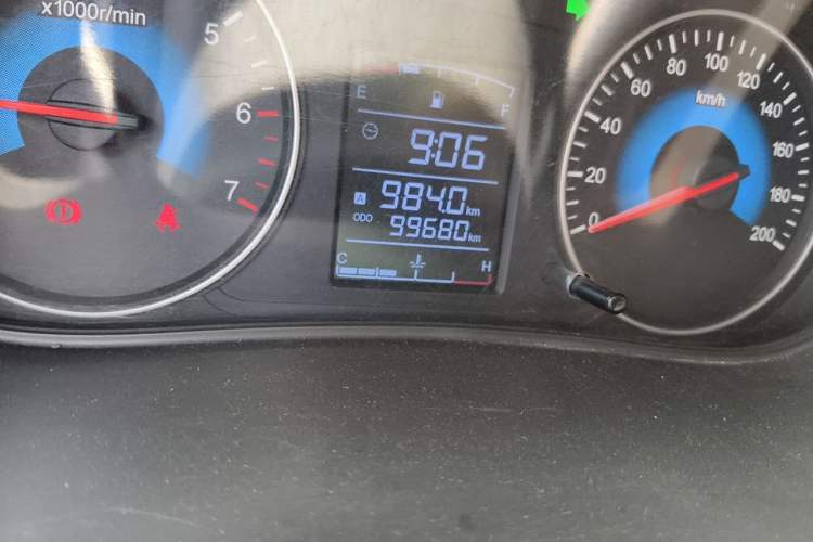 Used Dongfeng Fengon 330 2016 1.5L Manual Enjoyment Model DK15 Odometer Close Up