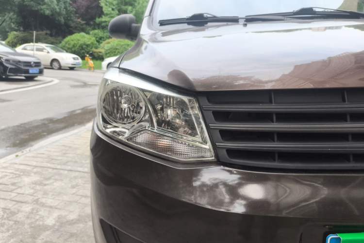 Used Dongfeng Fengon 330 2016 1.2L Manual Base Version DK12-07 Right Front Headlight
