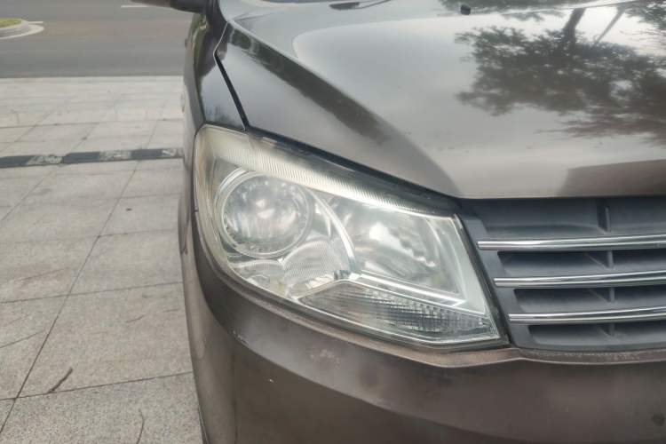 Used Dongfeng Fengon 330 2016 1.5L Manual Enjoyment Model DK15 Right Front Headlight