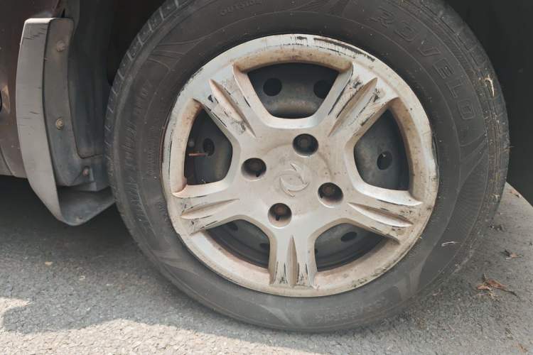 Used Dongfeng Fengon 330 2016 1.2L Manual Base Version DK12-07 Right Front Wheel Hub