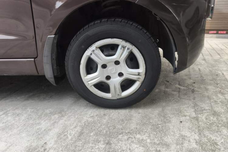 Used Dongfeng Fengon 330 2016 1.2L Manual Base Version DK12-07 Right Front Wheel Hub