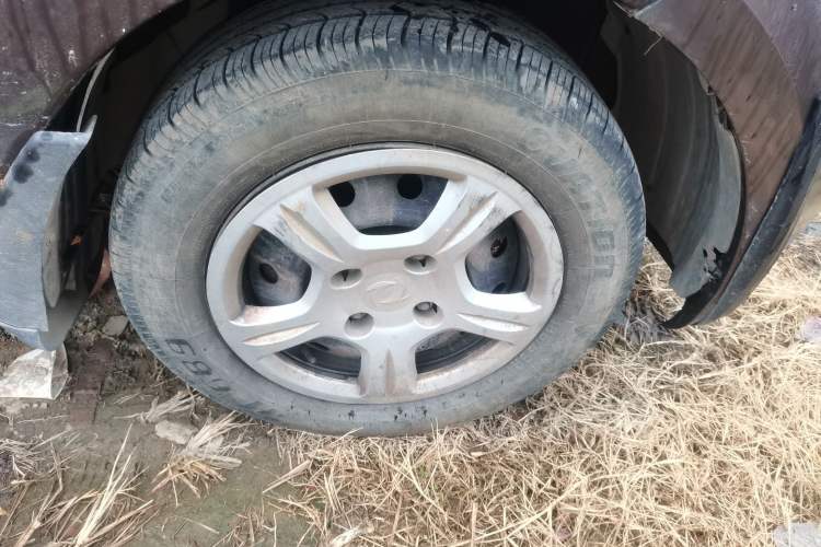 Used Dongfeng Fengon 330 2016 1.2L Manual Base Version DK12-07 Right Front Wheel Hub
