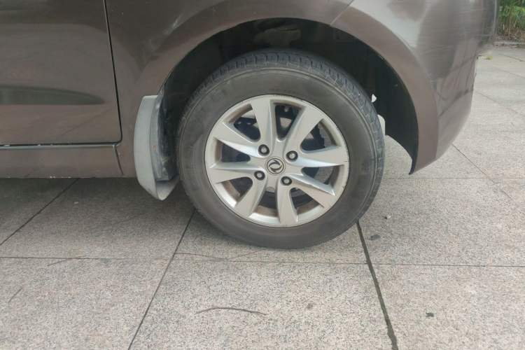 Used Dongfeng Fengon 330 2016 1.5L Manual Enjoyment Model DK15 Right Front Wheel Hub