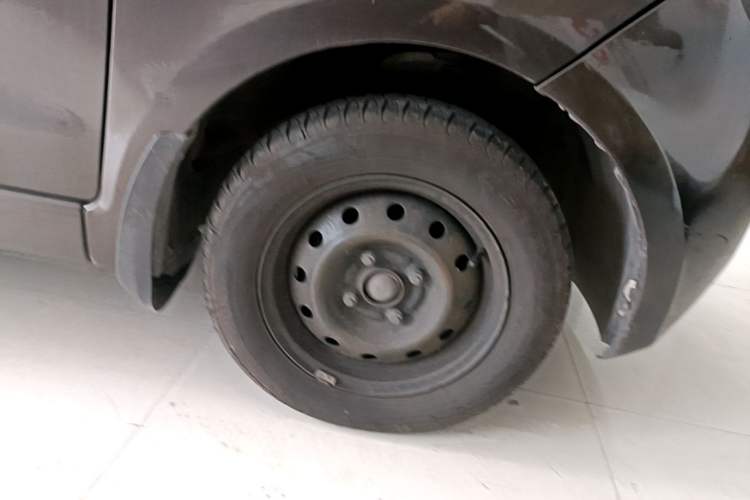 Used Dongfeng Fengon 330 2016 1.2L Manual Base Version DK12-07 Right Front Wheel Hub