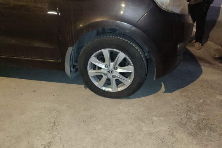 Used Dongfeng Fengon 330 2016 1.5L Manual Enjoyment Model DK15 Right Front Wheel Hub