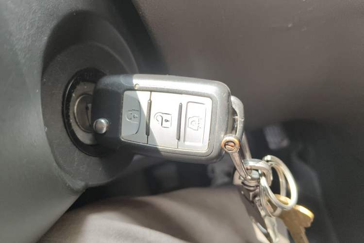 Used Dongfeng Fengon 330 2016 1.5L Manual Enjoyment Model DK15 Vehicle Key