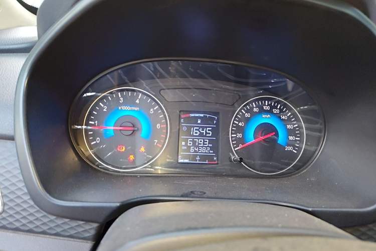 Used Dongfeng Fengon 330 2016 1.5L Manual Enjoyment Model DK15 Instrument Cluster