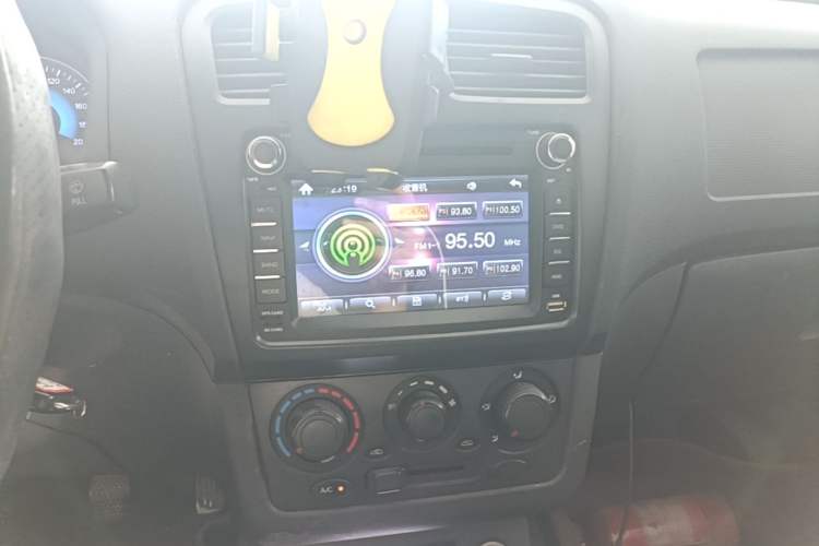 Used Dongfeng Fengon 330 2016 1.5L Manual Enjoyment Model DK15 Audio And AC Panel