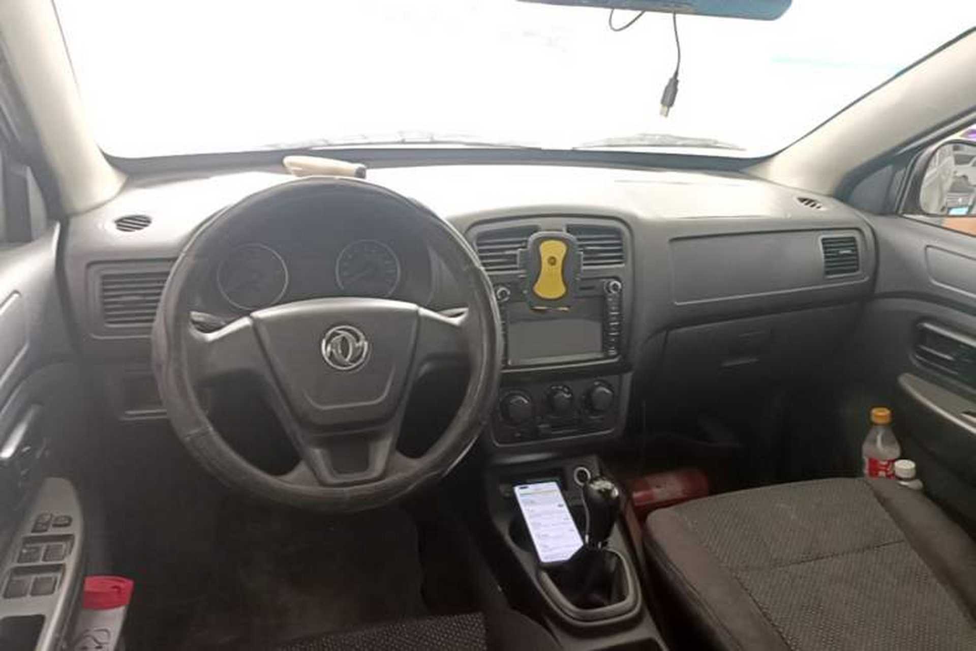 Used Dongfeng Fengon 330 2016 1.5L Manual Enjoyment Model DK15 Center Console