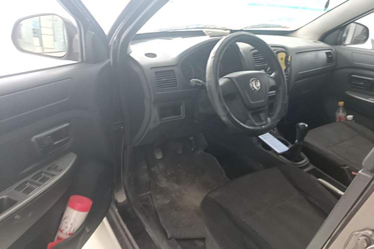 Used Dongfeng Fengon 330 2016 1.5L Manual Enjoyment Model DK15 Driver Seat