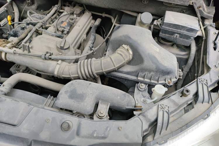 Used Dongfeng Fengon 330 2016 1.5L Manual Enjoyment Model DK15 Engine Bay Left