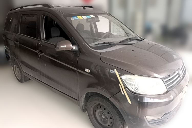 Used Dongfeng Fengon 330 2016 1.5L Manual Enjoyment Model DK15 Front Right 45 Deg