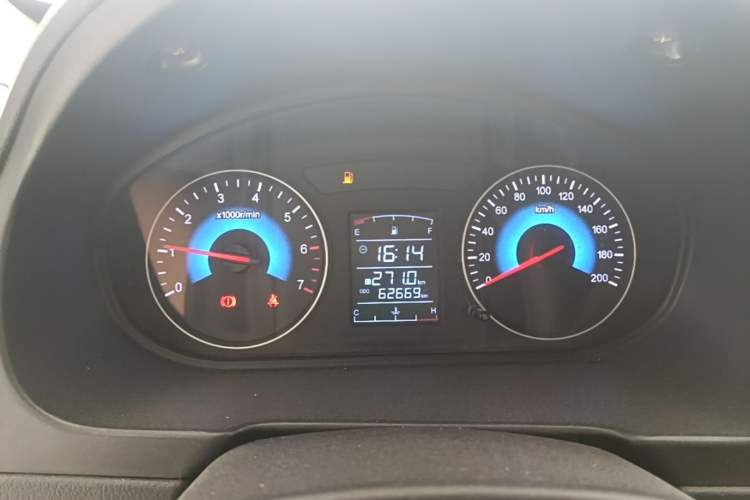 Used Dongfeng Fengon 330 2016 1.5L Manual Enjoyment Model DK15 Instrument Cluster